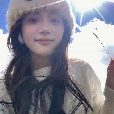 和红色中国人看电视